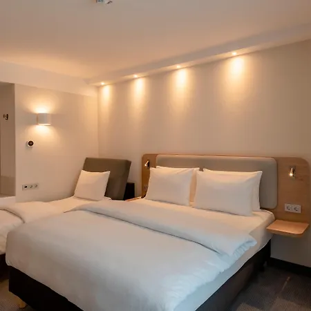 Express - By Ihg Hotel 3*