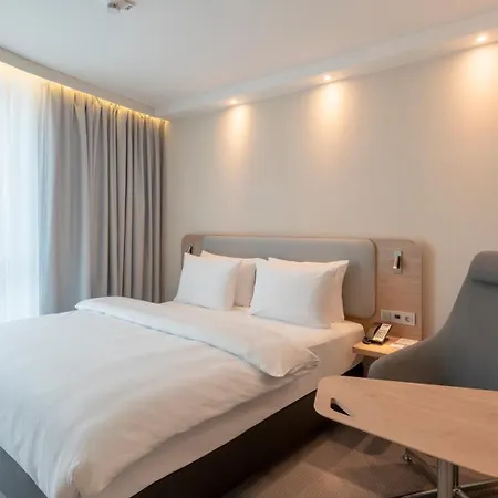 Express - By Ihg Hotel 3*