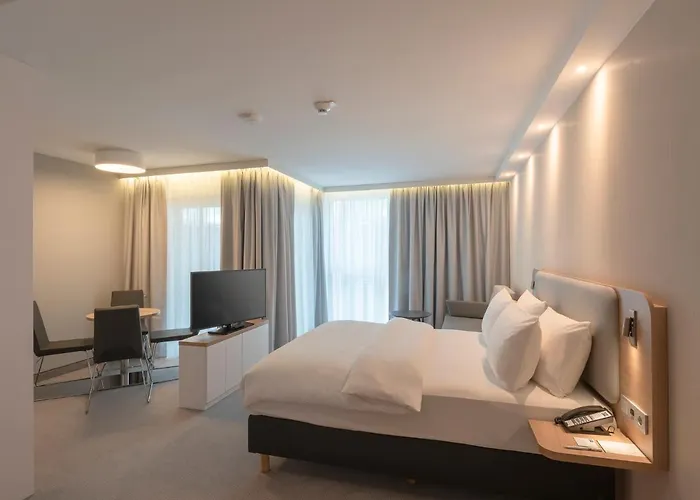 Express - By Ihg 3*