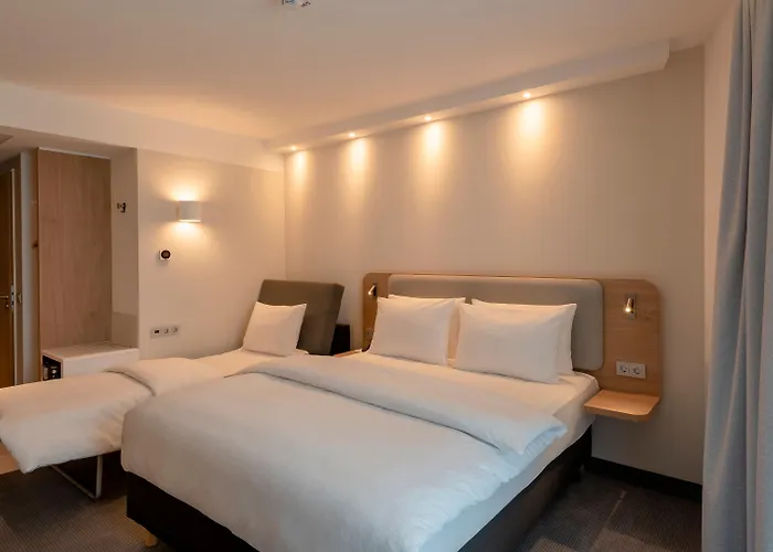 Express - By Ihg Hotel 3*